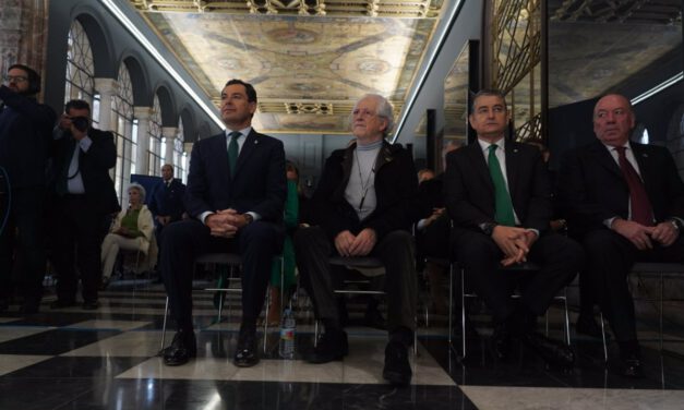 Moreno anima a reivindicar el andalucismo en una España constitucional