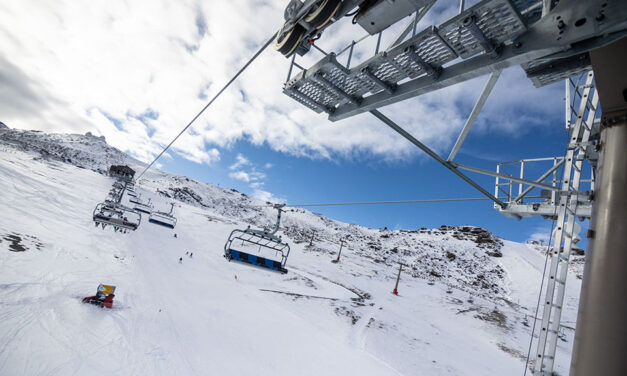 Rachas de viento de hasta 100 kilómetros por hora impiden abrir Sierra Nevada