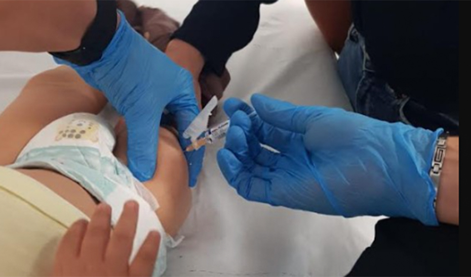 Más de 56.000 lactantes andaluces reciben la primera dosis de la Bexsero