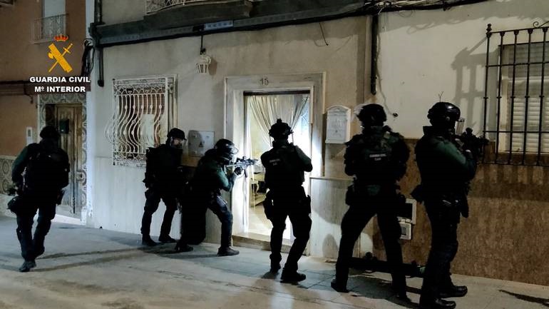 Desarticulado un grupo por traficar con marihuana camuflada como ayuda a Ucrania