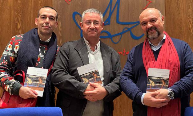 Francisco Lambea presenta su poemario "La vida cómplice"