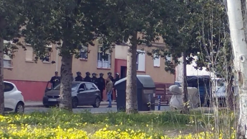 Libertad provisional para el detenido por atrincherarse en casa con una bombona de gas