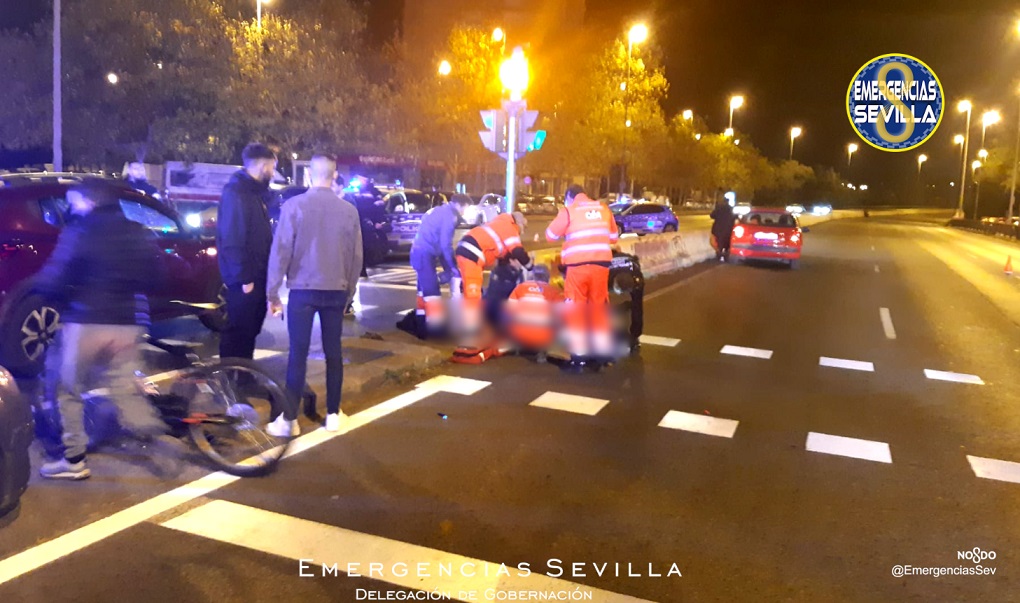 Muere un hombre atropellado por un turismo al cruzar un paso de peatones en Sevilla