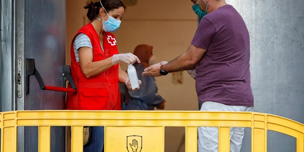 Andalucía no “baja la guardia” frente a la covid y pide prudencia