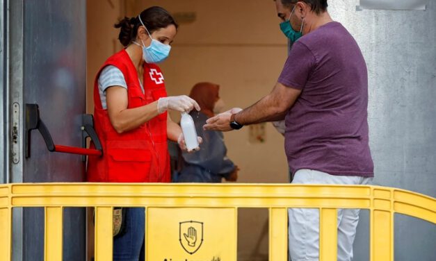 Andalucía no “baja la guardia” frente a la covid y pide prudencia