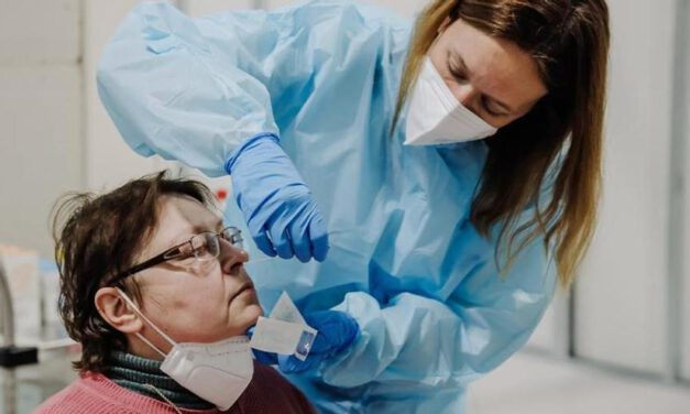 Andalucía registra el primer caso de la variante 'kraken' de la Covid-19