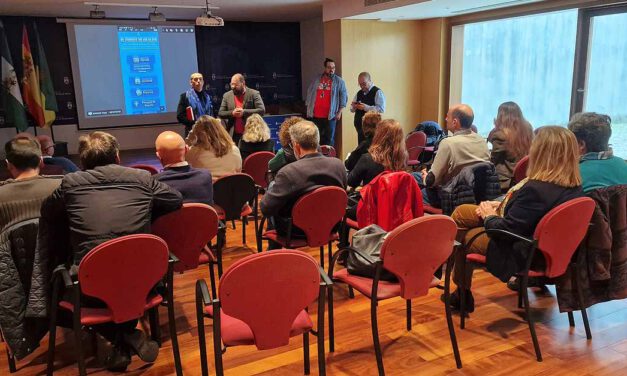 El Ayuntamiento presenta el ‘El Puerto a un click’ con información accesible mediante Código QR