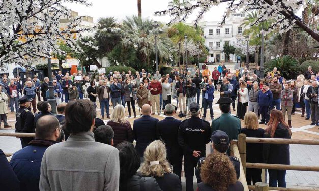 El Puerto muestra su repulsa y condena ante el asesinato machista en Valdelagrana