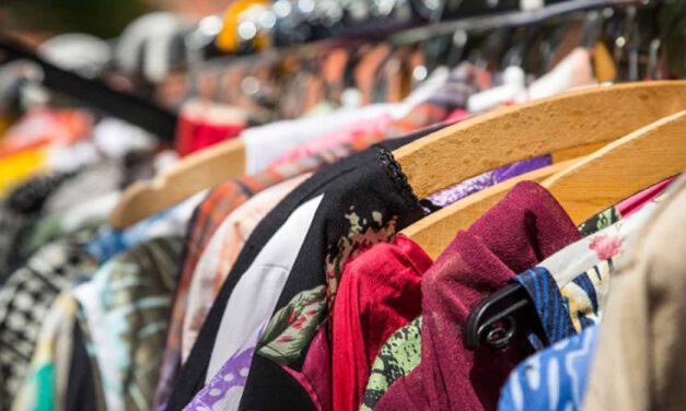 El Paseo pone en marcha una campaña de recogida de ropa de segunda mano