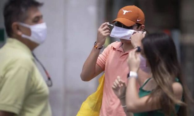 Andalucía seguirá aconsejando a mayores y vulnerables la mascarilla en lugares cerrados