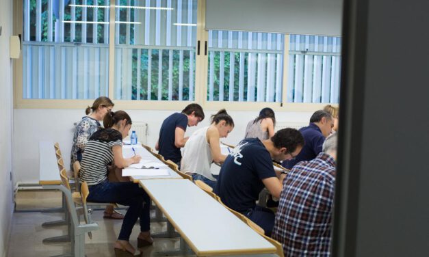 La Junta convocará este año 6.494 plazas de docentes para 78 especialidades