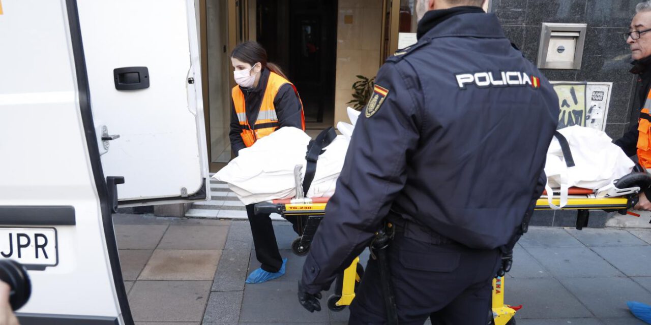 Investigan la muerte de un hombre cuyo cadáver se ha encontrado en un piso de Sevilla