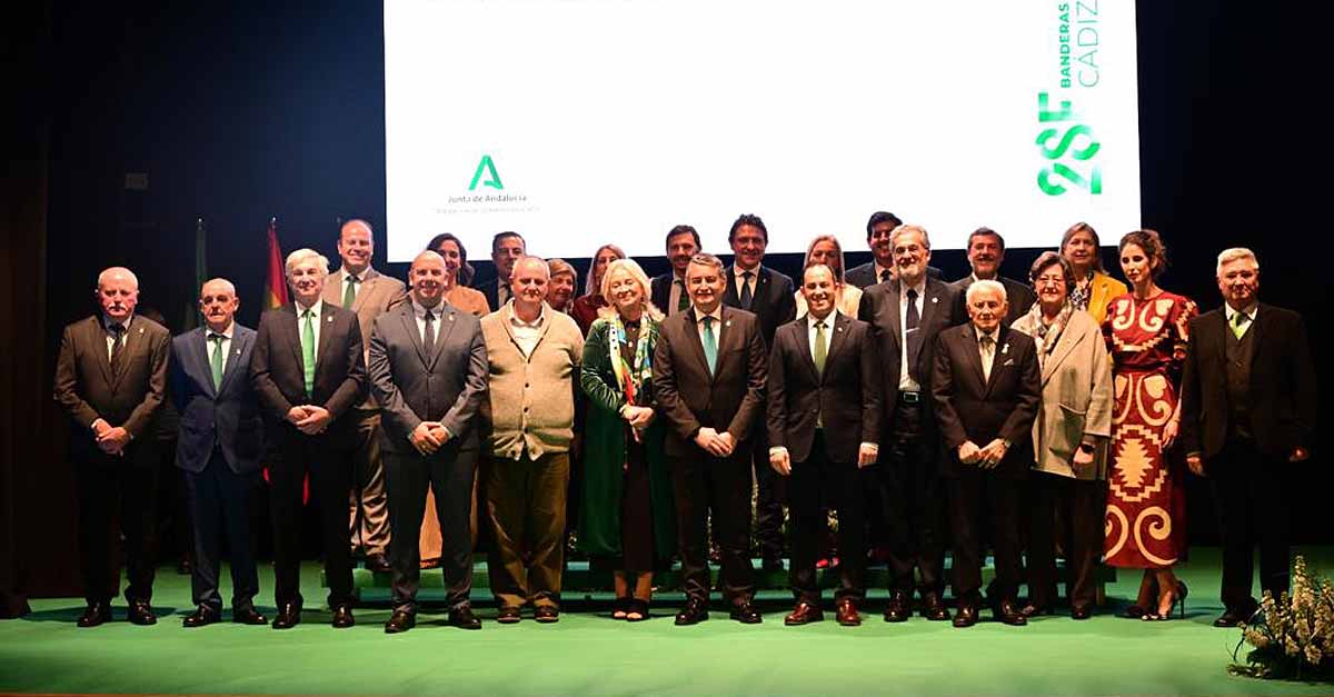 La Junta reconoce a personas y entidades de la provincia de Cádiz con las Banderas de Andalucía
