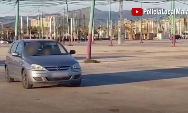 Investigan a un hombre en Málaga por dejar al volante del coche a su hijo de ocho años