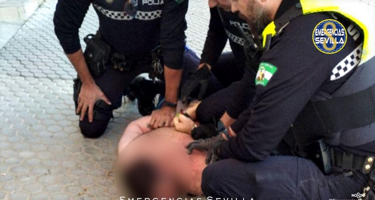 Detenido un hombre tras agredir a su madre y amenazar a la Policía con un cuchillo