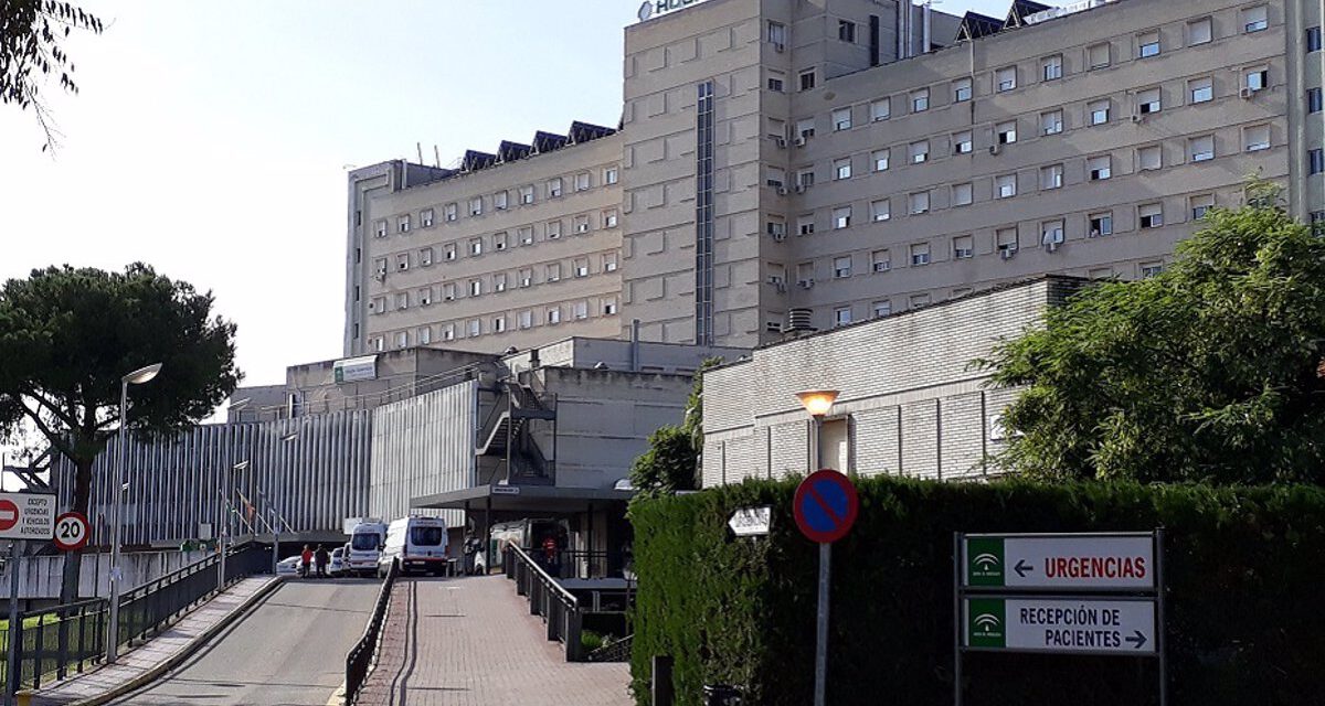 Heridos cuatro jóvenes tras salirse de la vía su vehículo en Sevilla