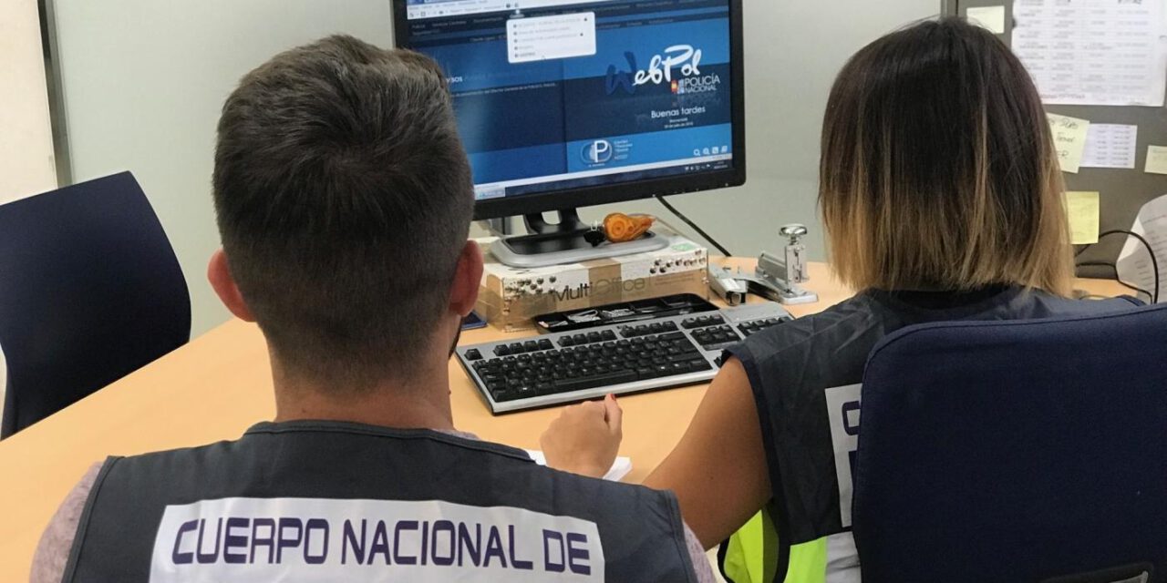 Avisa por Twitter de una falsa amenaza de tres bombas en un centro comercial de Málaga