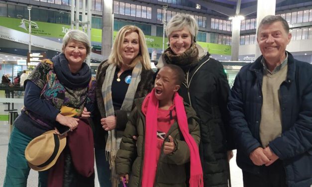 La pequeña Mariama Kindy vuelve a Guinea tras ser intervenida del corazón en Málaga