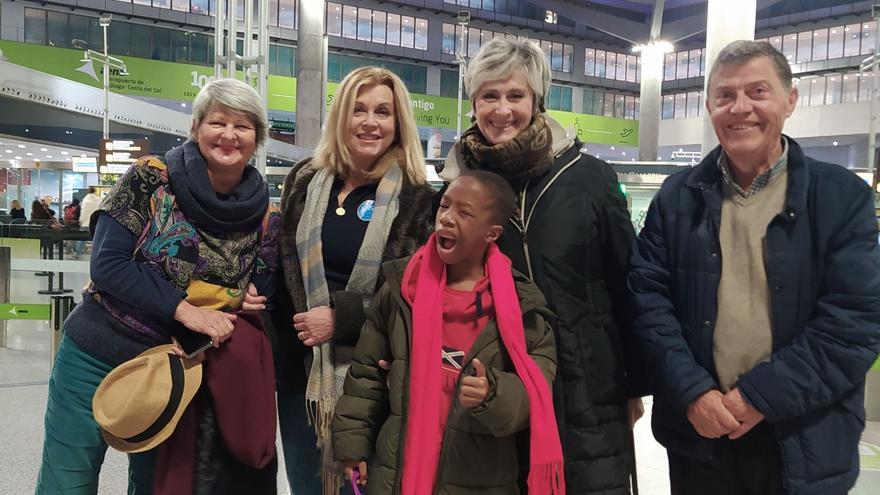 La pequeña Mariama Kindy vuelve a Guinea tras ser intervenida del corazón en Málaga