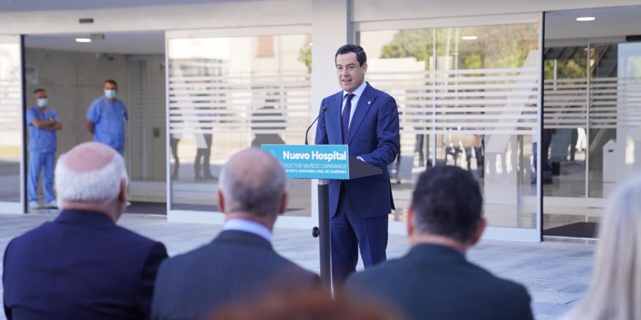 Moreno defiende el esfuerzo por garantizar una sanidad "pública y universal"