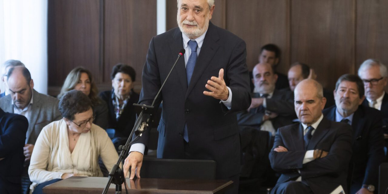 La Audiencia pide a Griñán aportar "todos los informes médicos" sobre su cáncer