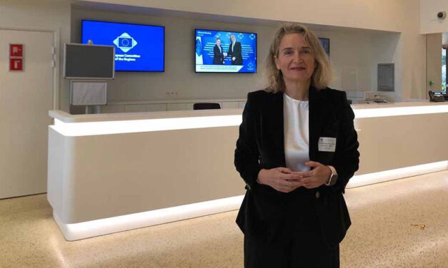 Lola Campos lleva a Bruselas la voz de los portuenses