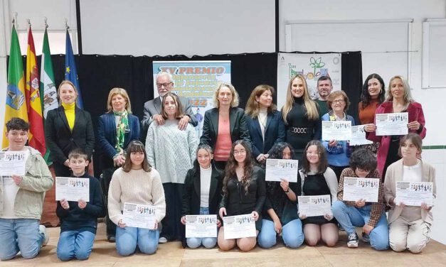 El Defensor de la Infancia de Andalucía entrega un premio al IES La Arboleda por un vídeo