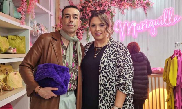 Calleja inaugura el nuevo emplazamiento de "Modas Mariquilla", en la calle Los Moros