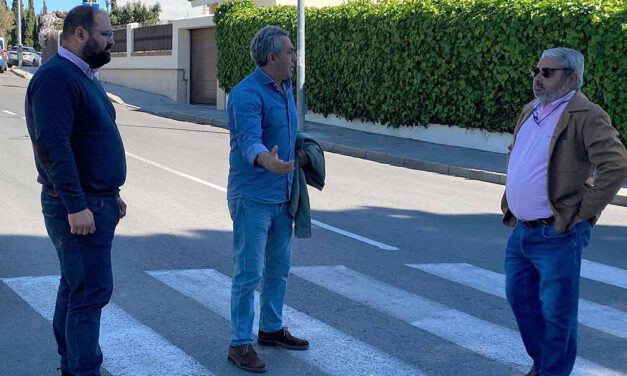 Bello visita a los vecinos de Cuatro Pinos para atender sus necesidades