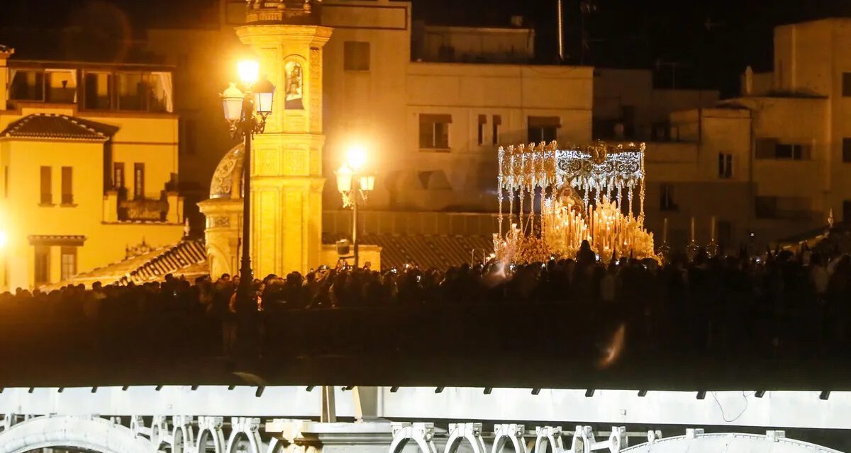 De la sobriedad del Silencio a las dos Esperanzas: Sevilla en Madrugá plena