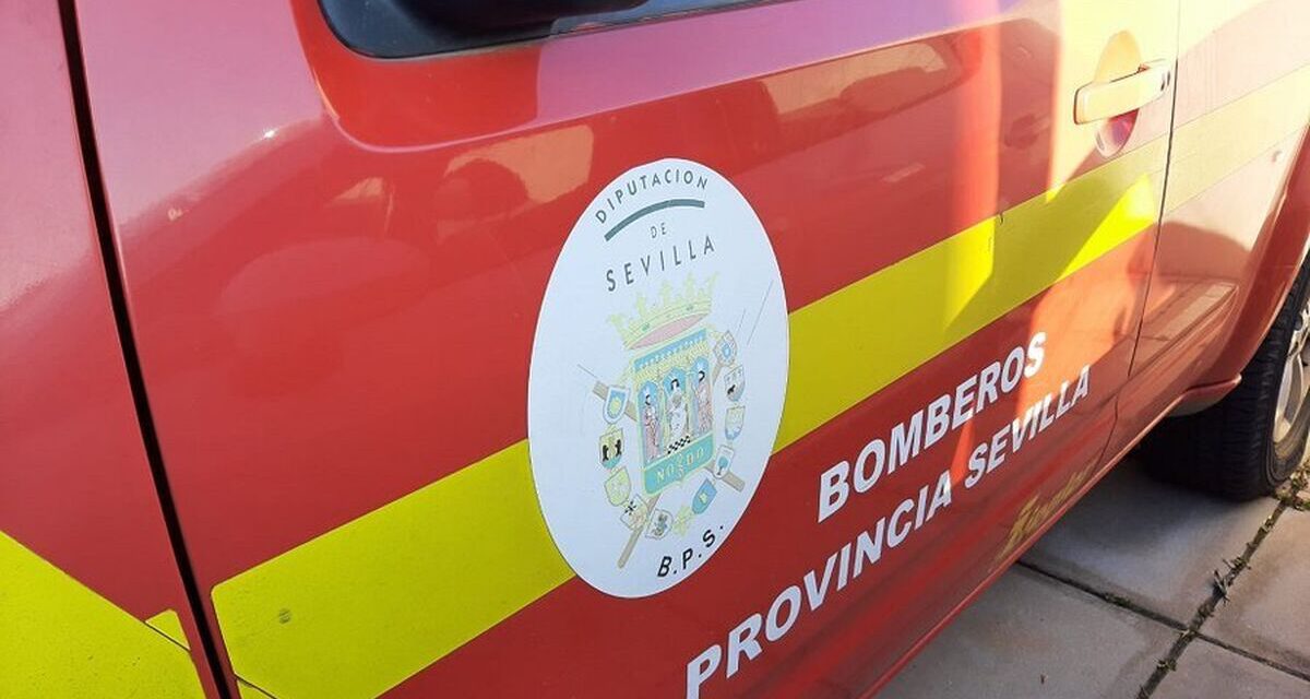 Tres heridos, entre ellos dos menores, en el incendio de una vivienda en Sevilla