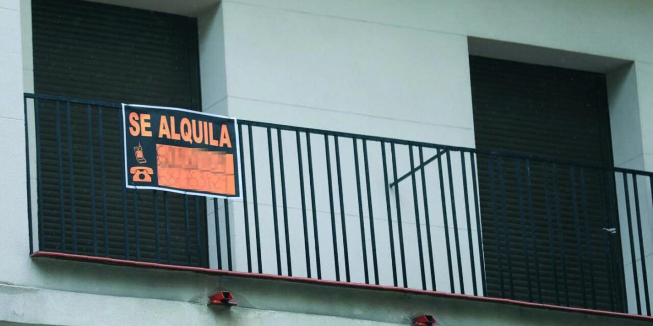 La oferta de vivienda en alquiler en Andalucía cae un 13% desde 2019