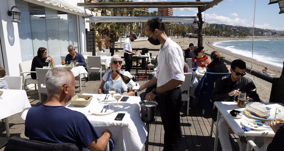 Andalucía lidera la bajada de paro en marzo, con 15.284 desempleados menos