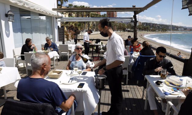 Andalucía lidera la bajada de paro en marzo, con 15.284 desempleados menos