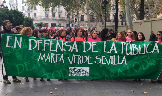 Miles de personas se manifiestan en Sevilla en defensa de la educación pública