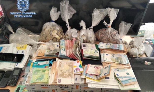 Cae una red en Málaga que estafó más de un millón de euros a 90 personas por el 'timo del amor'