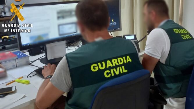 Una detenida por estafar a un joven con Asperger a través de Internet