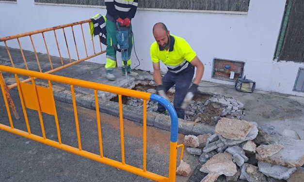 Apemsa soluciona una importante avería en Vistahermosa provocada por una compañía de gas