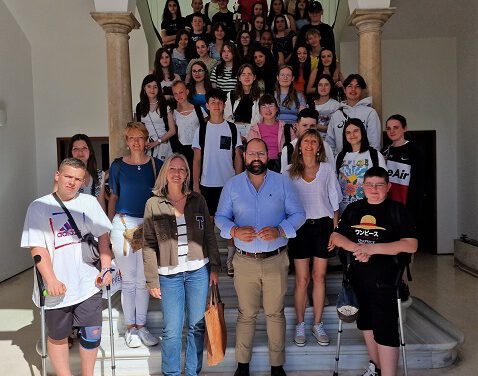 Casi 40 estudiantes franceses y sus profesores visitan la Casa Consistorial