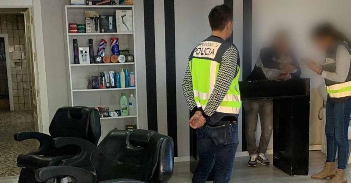 Detenido en La Línea el propietario de un local de manicura y liberados tres trabajadores