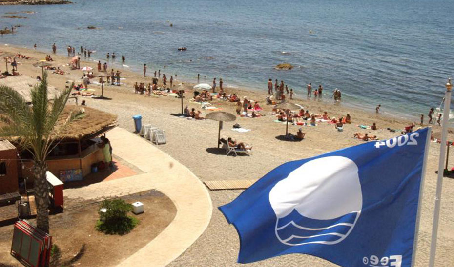 Andalucía logra 148 banderas azules para playas, tres más que en 2022