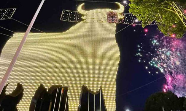 El alumbrado extraordinario da el pistoletazo de salida a la Feria de Primavera este miércoles