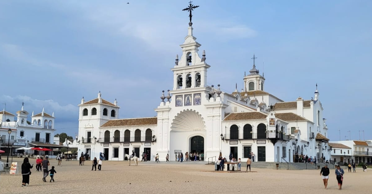 Los rocieros ultiman las maletas para comenzar el camino a la Aldea este miércoles