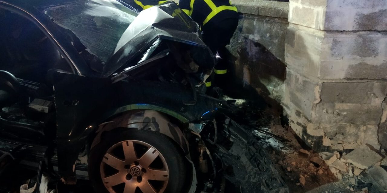 Un muerto y un herido en accidente de tráfico tras una colisión frontal con las Bodegas Caballero