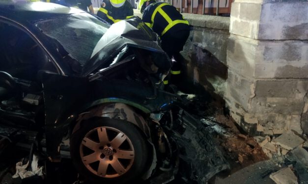 Un muerto y un herido en accidente de tráfico tras una colisión frontal con las Bodegas Caballero