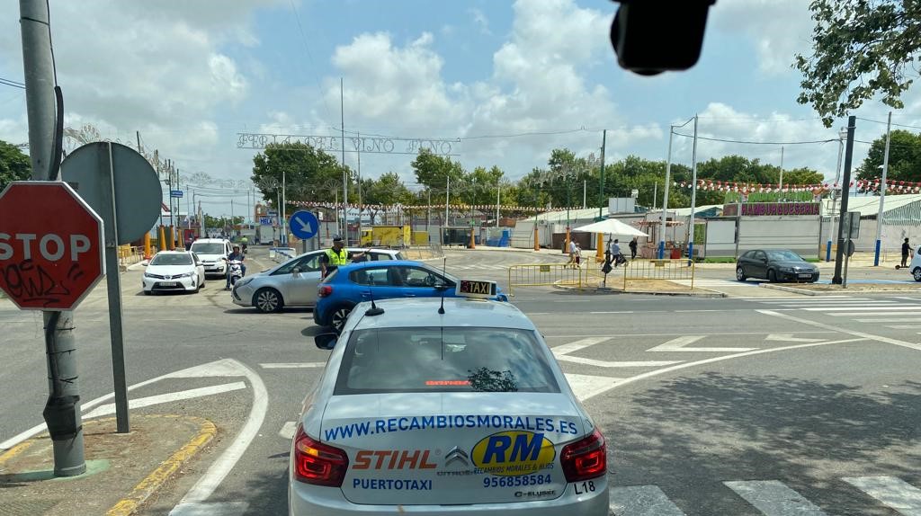 El viernes de Feria se salda con conflictos entre policías locales de la UPLBA y taxistas
