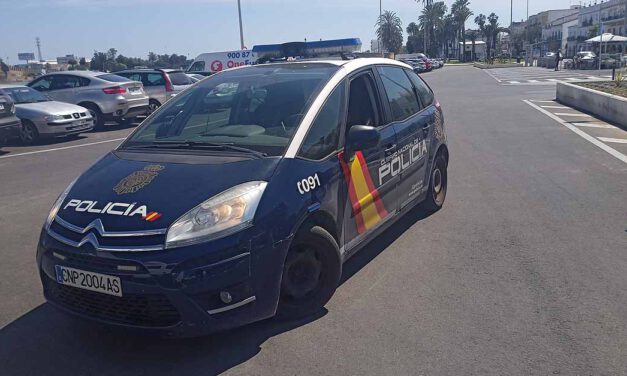 Detenido por agredir a su pareja en la zona de estacionamiento de Pozos Dulces