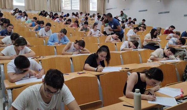 Más del 96% del alumnado aprueba en junio las pruebas de acceso a la universidad en la provincia de Cádiz