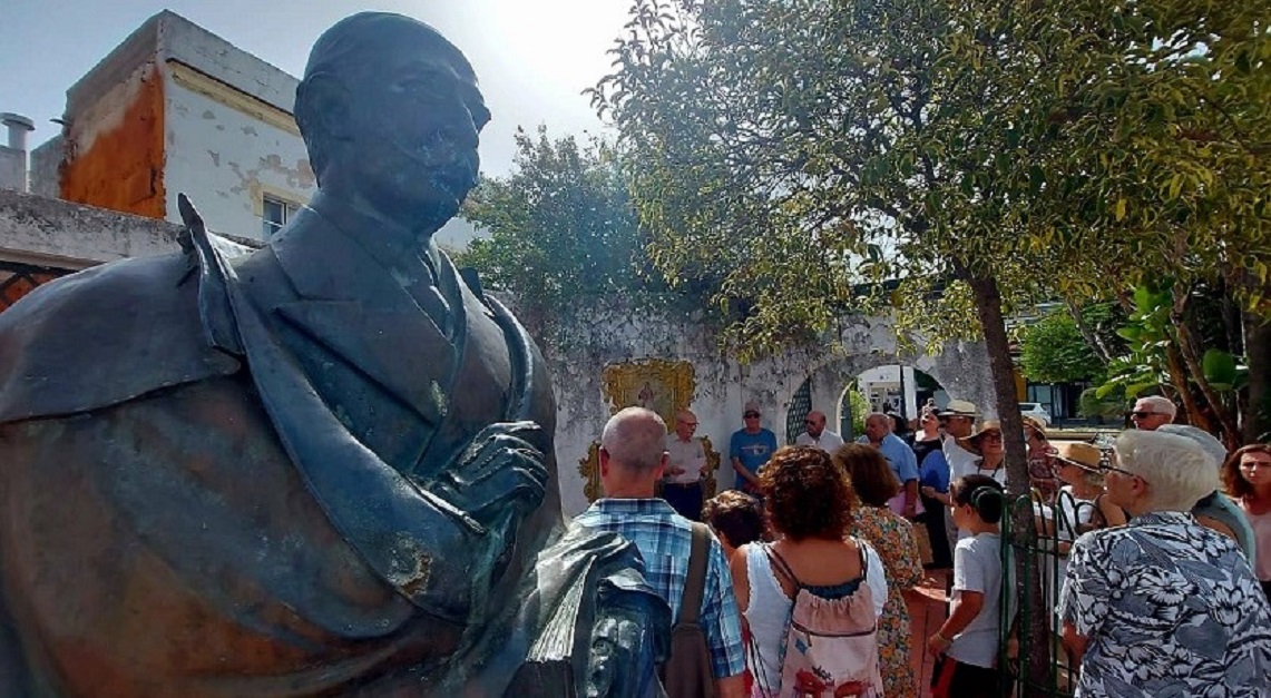 Betilo reivindica la restauración del monumento a Pedro Muñoz Seca