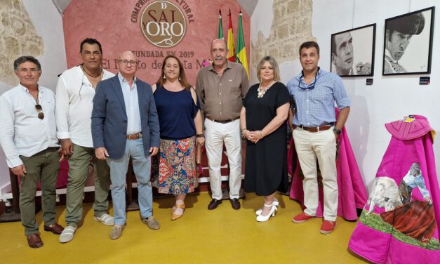 La exposición 'Revoleras de colores' llena de arte los bodegones de la Plaza Real